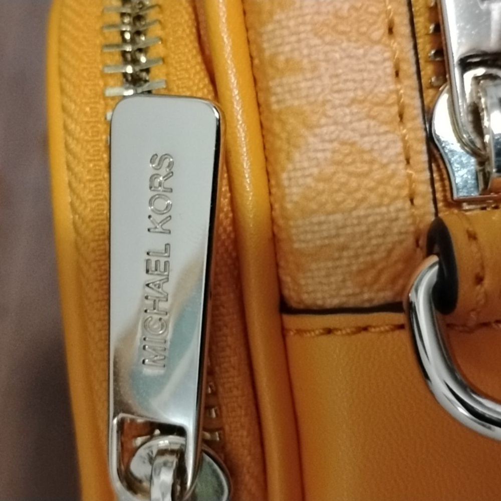 Michael Kors Orange Patterned Jetset Crossbody Bag NWT - Picture 8 of 11